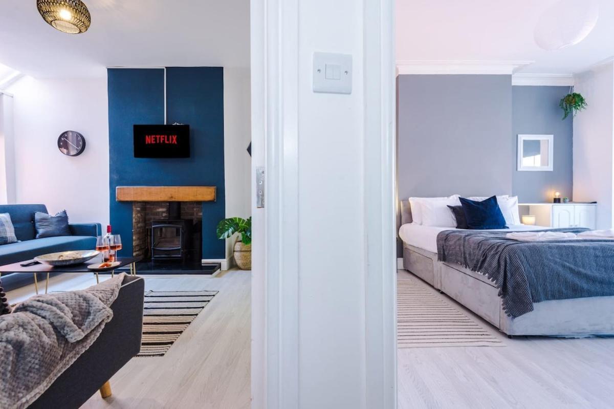 Large 4 Bedroom Home With Free Parking Near Mediacityuk Manchester Zewnętrze zdjęcie